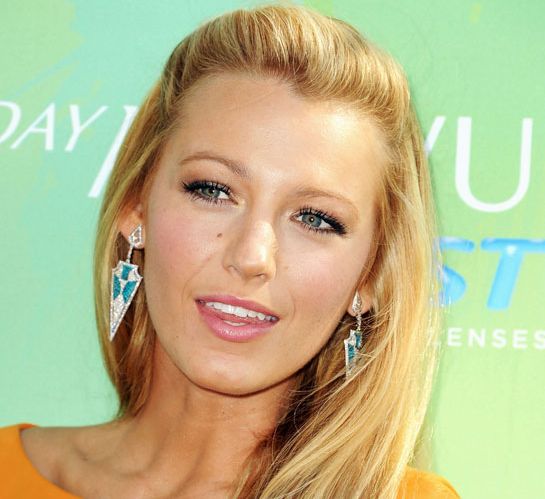  but Blake Lively channelled pure Californian chic at the Teen Choice 