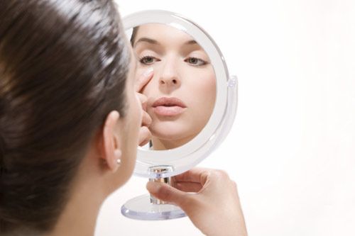 http://www.hellomagazine.com/imagenes//healthandbeauty/skincare-and-fragrances/201102164961/adult/acne/skin-care/0-16-644/beauty--z.jpg
