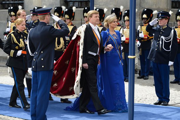 http://www.hellomagazine.com/imagenes//royalty/2013043012339/princess-maxima-outfit-dutch-inauguration-investiture/0-63-98/maxima--z.jpg