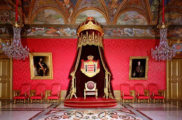 http://www.hellomagazine.com/imagenes//travel/2013081614154/inside-princes-palace-andrea-casiraghi-wedding-monaco/0-72-394/throne-room-visit-monaco--z.jpg