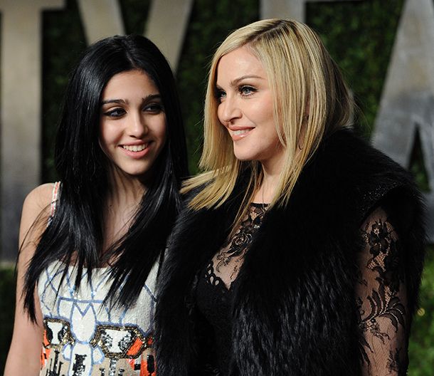 Lourdes Leon and her mother Madonna (Twitter, @hellomag)