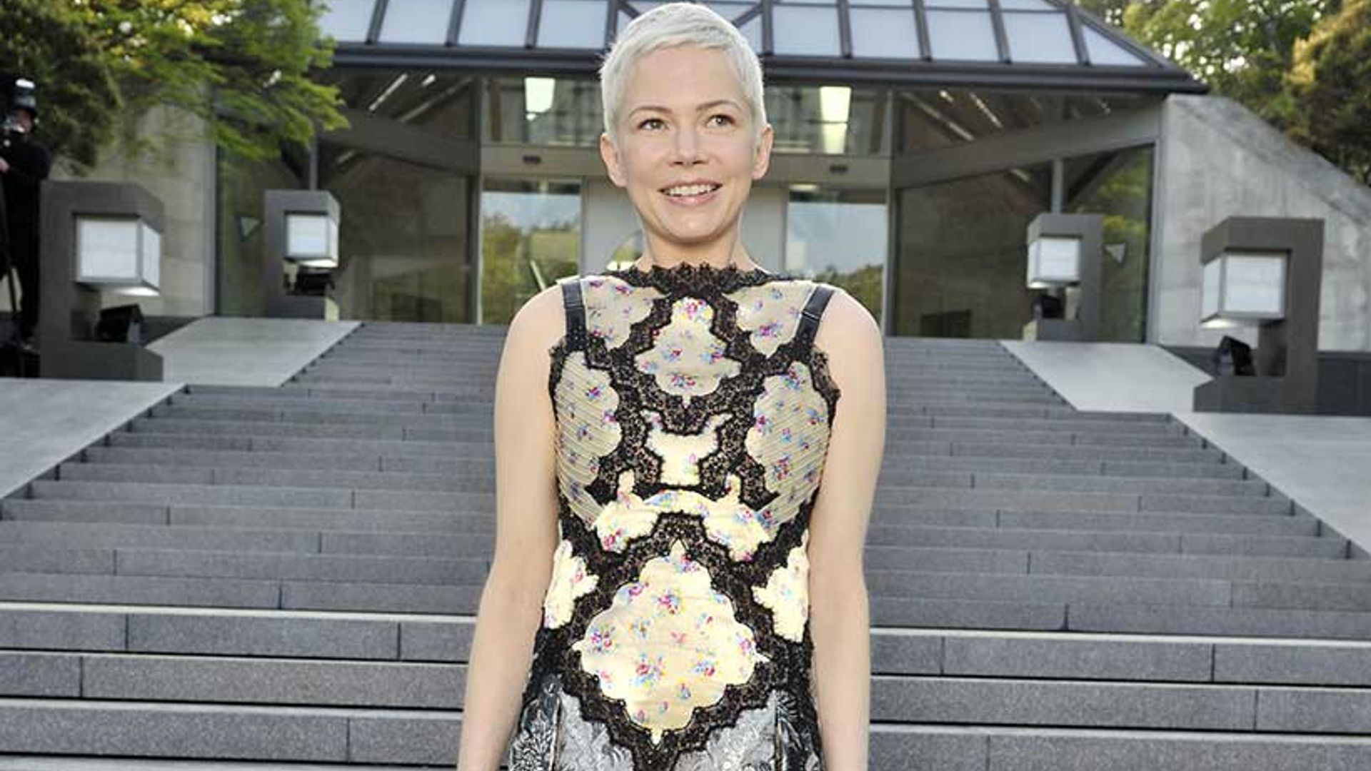 Get the look: Michelle Williams is a red carpet beauty with Laura Mercier