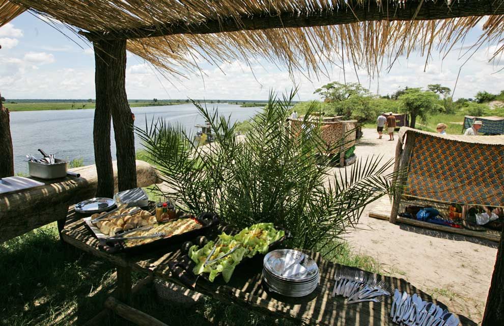 The lodges and camps of the area provide buffet meals on the riverbank a 