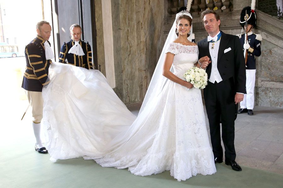 krater kindben Isbjørn Brides who wore Valentino on wedding day | HELLO!