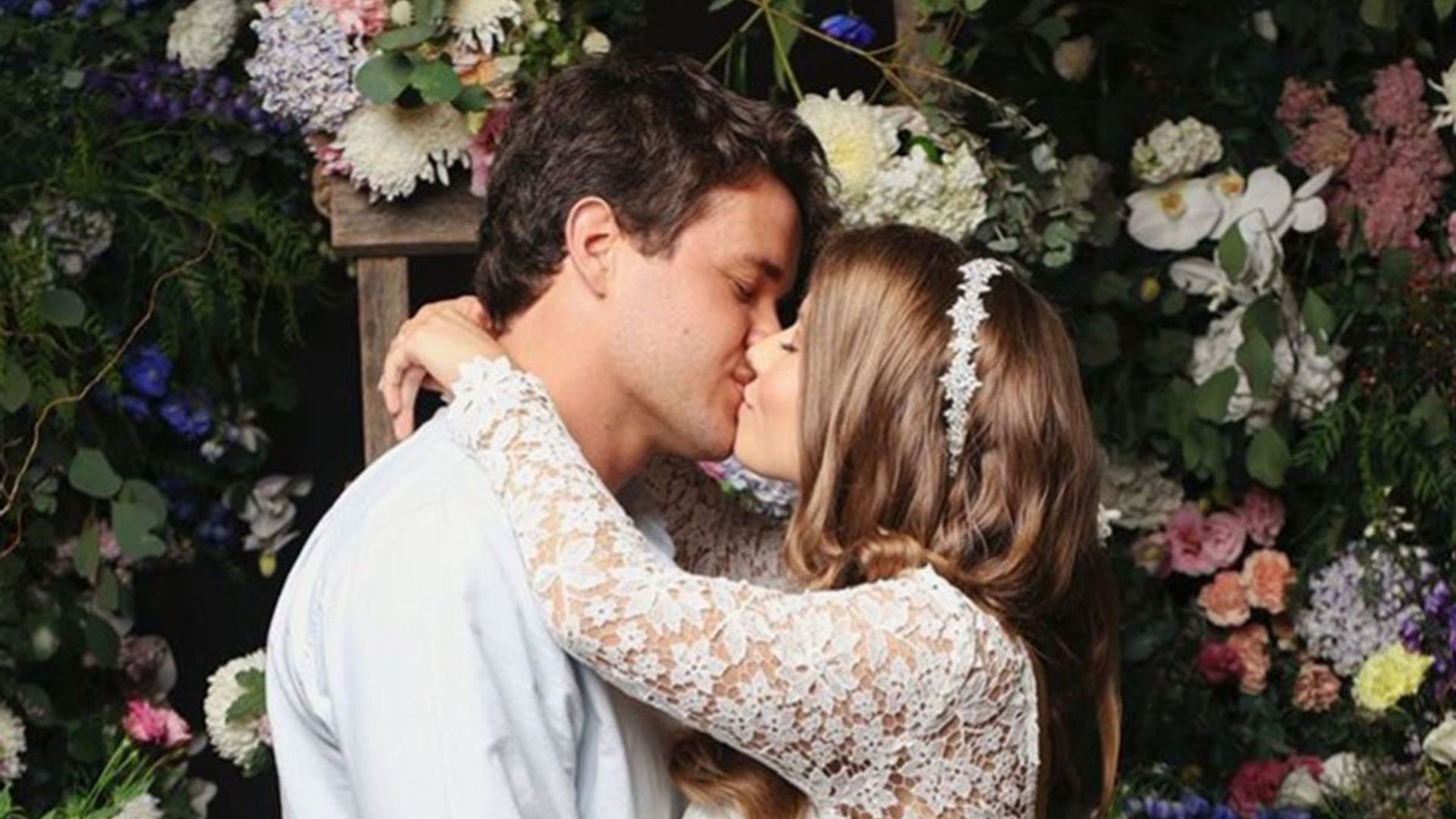 Bindi Irwin shares the special meaning behind her wedding cake