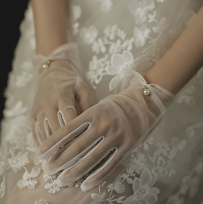 pearl-wedding-gloves