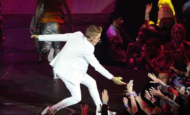 Justin Bieber upsets fans at London's O2. | HELLO!