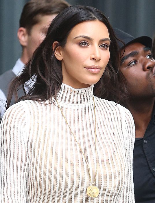 Kim Kardashian held at gunpoint in Paris