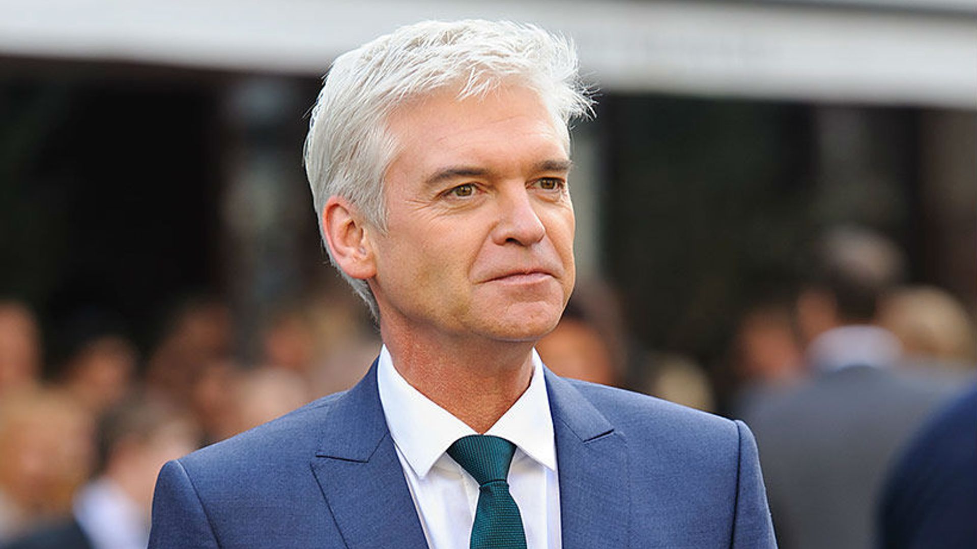 Phillip Schofield walks over Westminster Bridge in ‘tribute and defiance’ following London terror attack