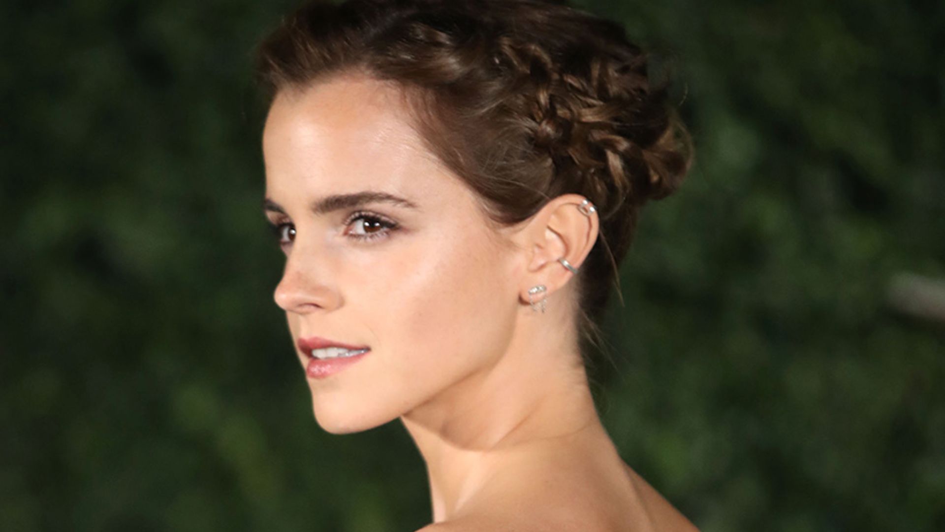 52 Top Photos Emma Watson Black Hair : Princess Emma Watson Dyed Her Hair Dark And It S The Perfect Transition To Winter Hellogiggles