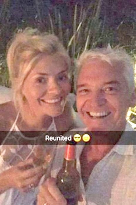 holly-willoughby-and-phillip-schofield-on-holiday-in-portugal-snapchat1