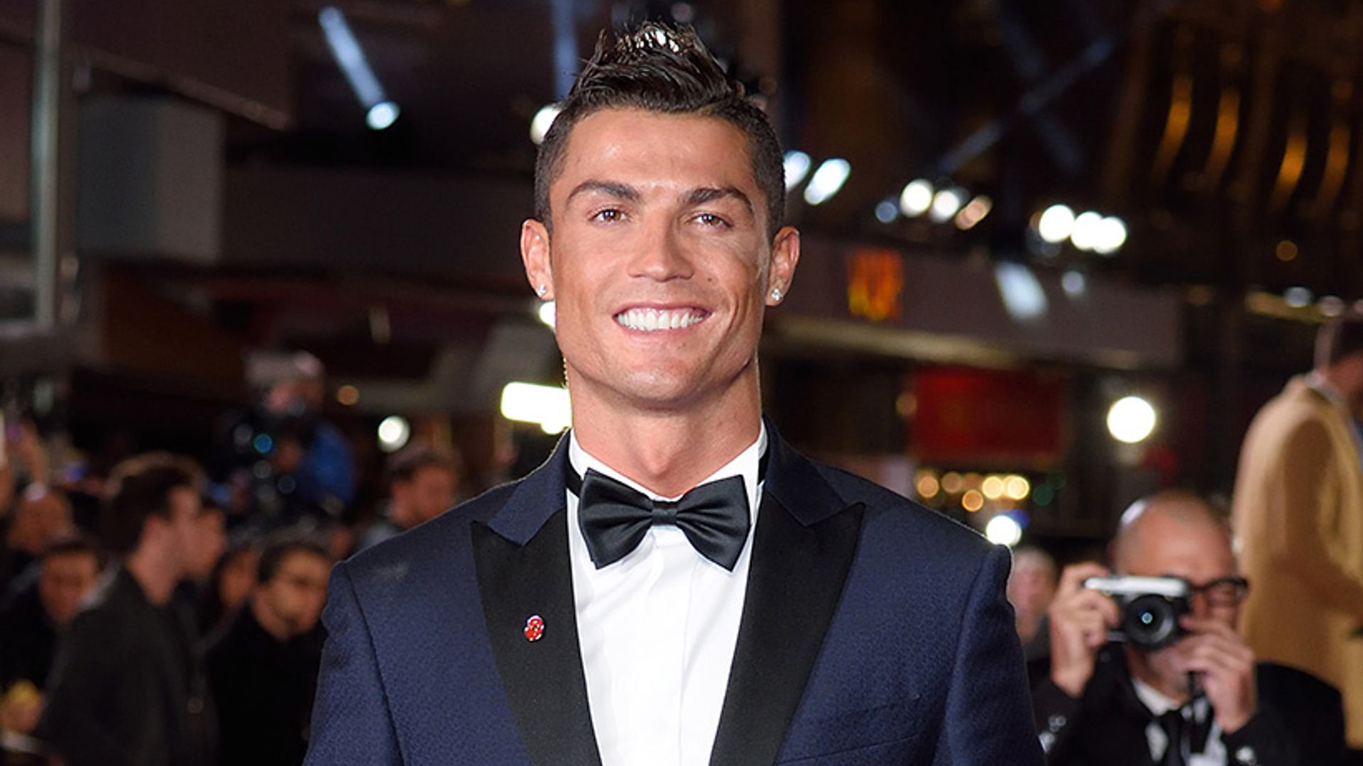 Cristiano Ronaldo pays moving tribute to his father with sweet family photo