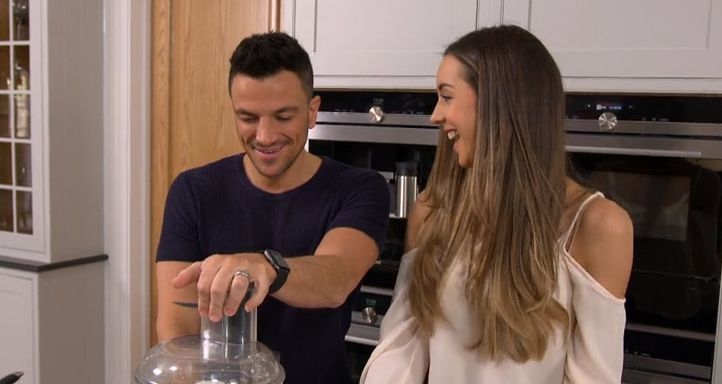 peter andre wife emily macdonagh making pancakes