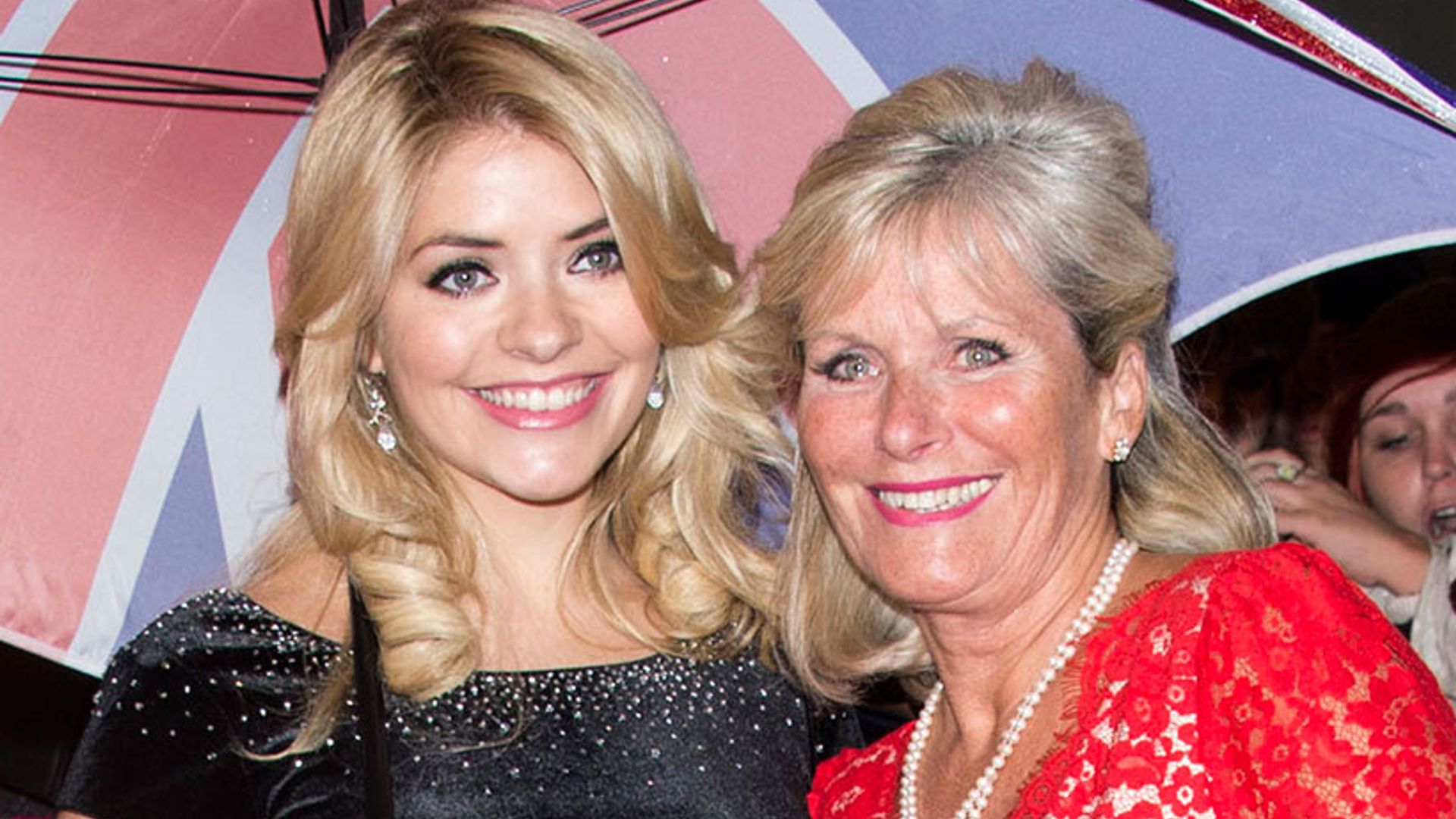 holly willoughby mum lynne