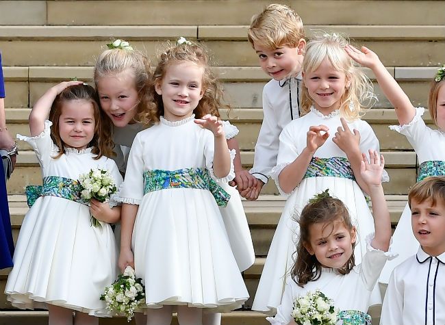 https://www.hellomagazine.com/imagenes/celebrities/2018101263418/where-was-teddy-williams-brother-at-princess-eugenie-royal-wedding/0-299-269/princess-eugenie-bridesmaids-pageboys-steps-z.jpg