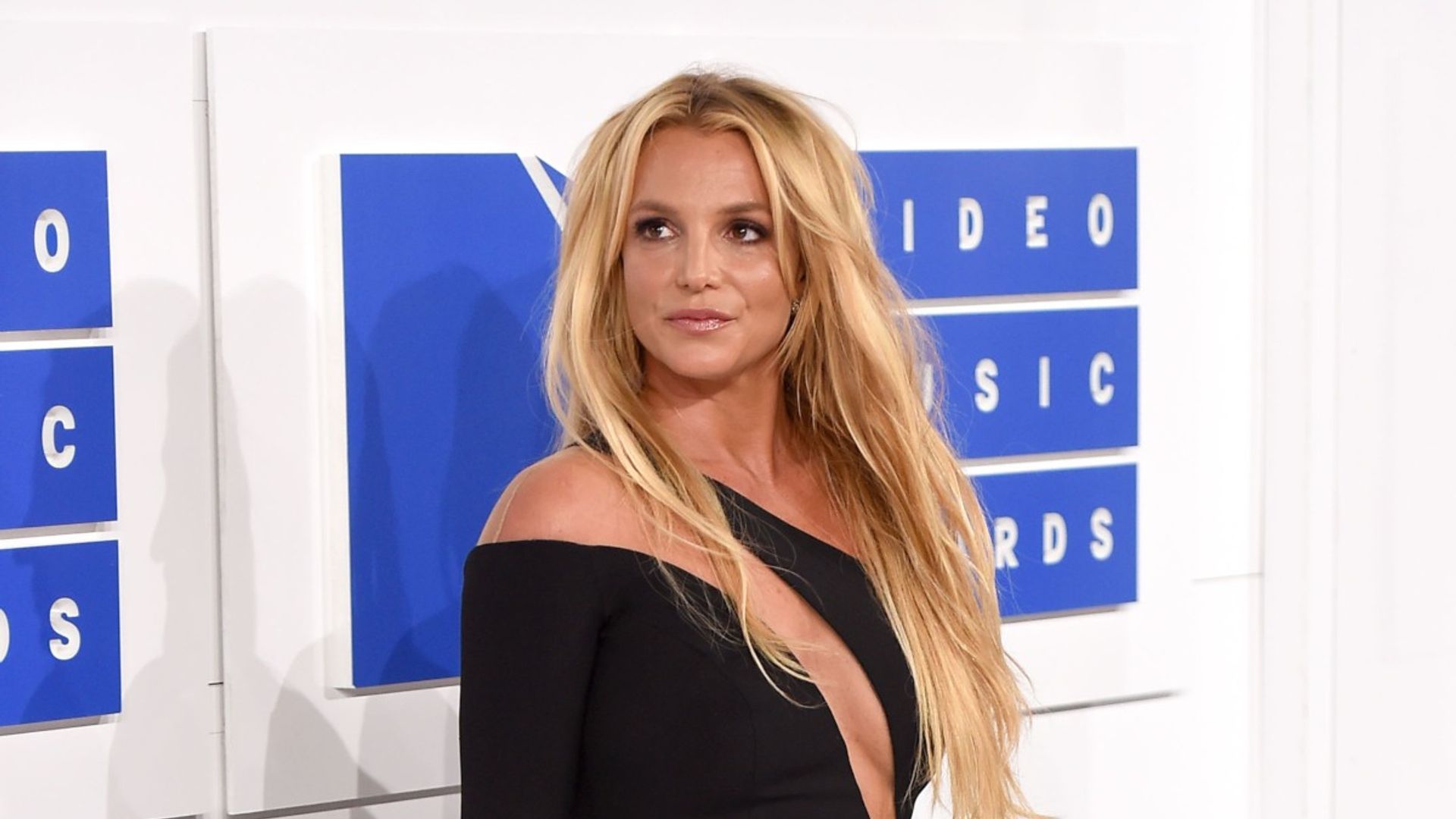 Britney Spears reportedly admitted to mental health facility 