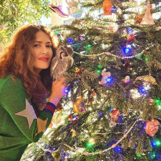 salma-hayek-incredible-christmas-tree