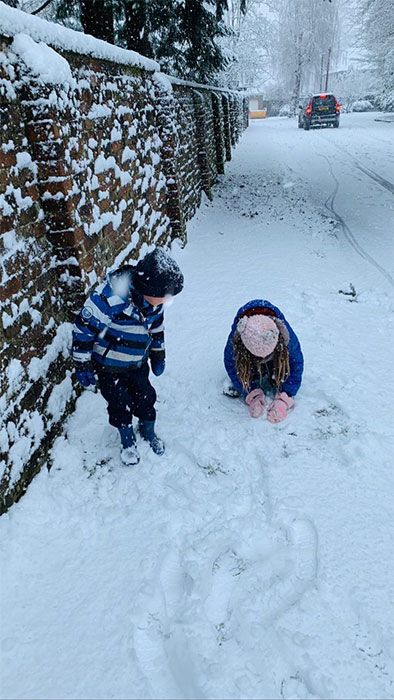 peter-andre-emily-kids-playing-snow