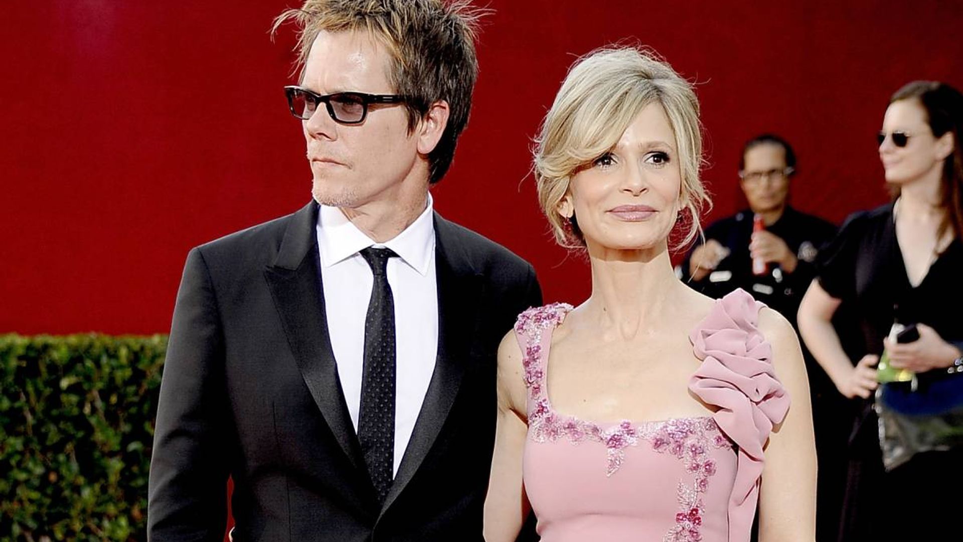kyra-sedgwick-kevin-bacon-opposite-directions