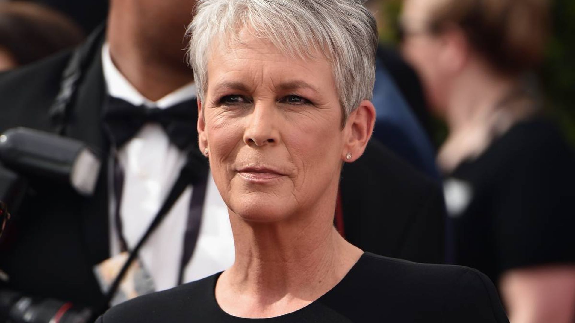 Jamie Lee Curtis touches on family's addiction and her incredible journey to sobriety