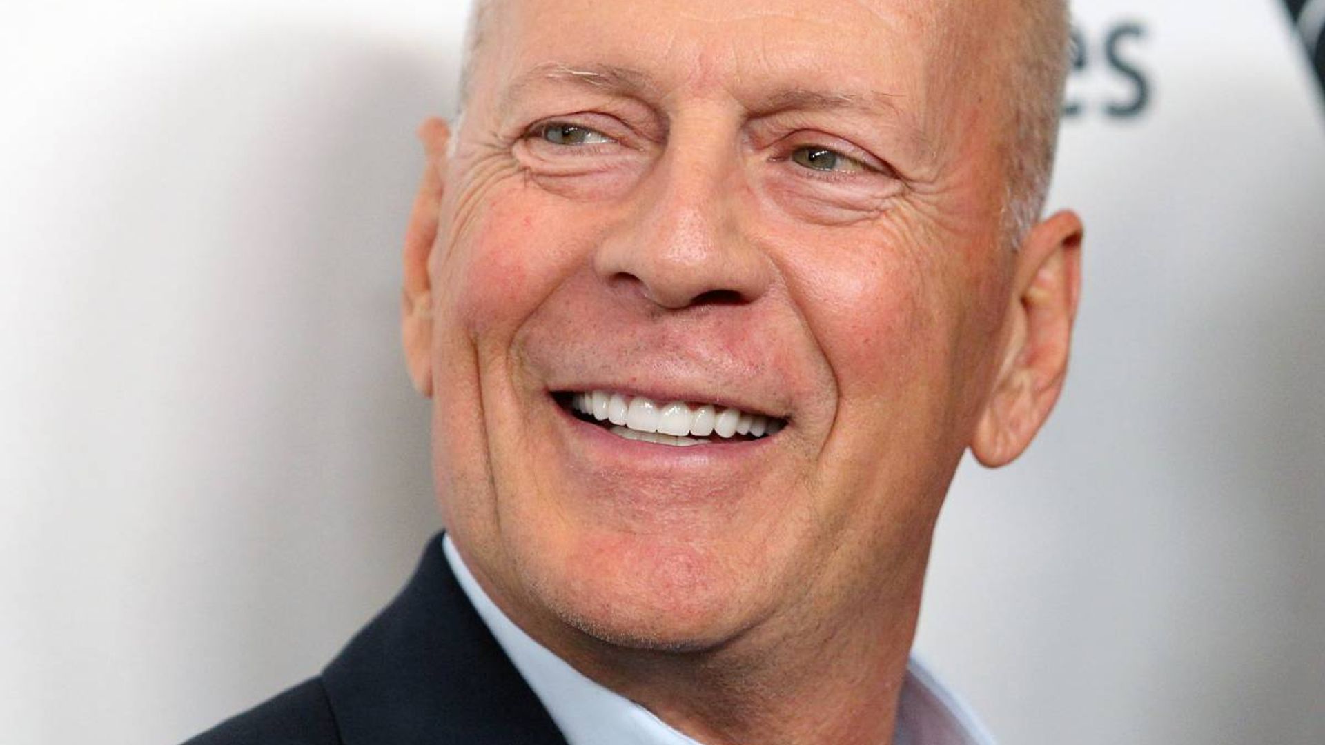 bruce-willis-rare-appearance-loved-up-photo