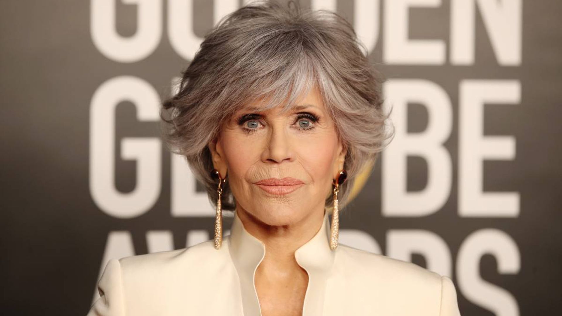 Jane Fonda looks astonishing with bold new look - and it's so different