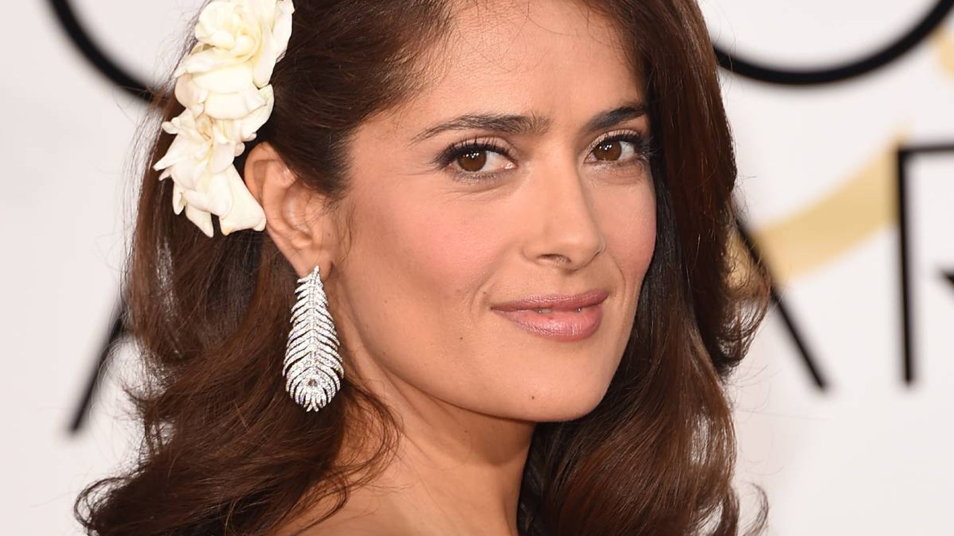 Salma Hayek's throwback selfie with this Hollywood star has fans saying the same thing