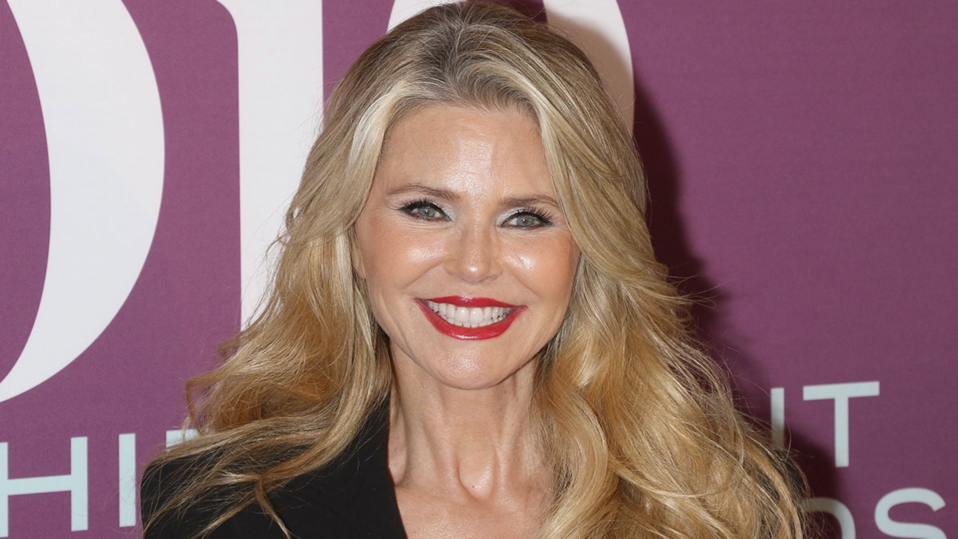 Christie Brinkley still looks so fashionable in this strange piece of clothing