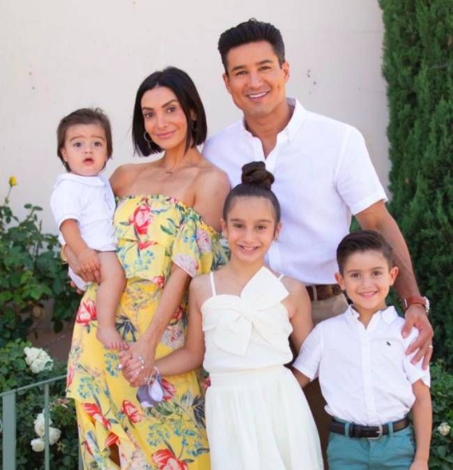 mario-lopez-and-his-children-wife
