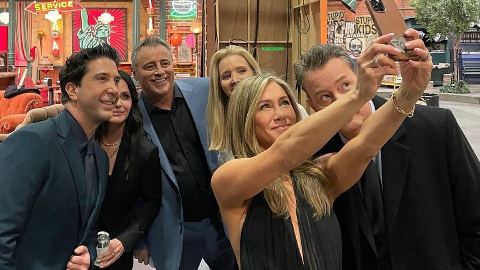 Jennifer Aniston sparks debate amongst fans over unseen photo from Friends reunion