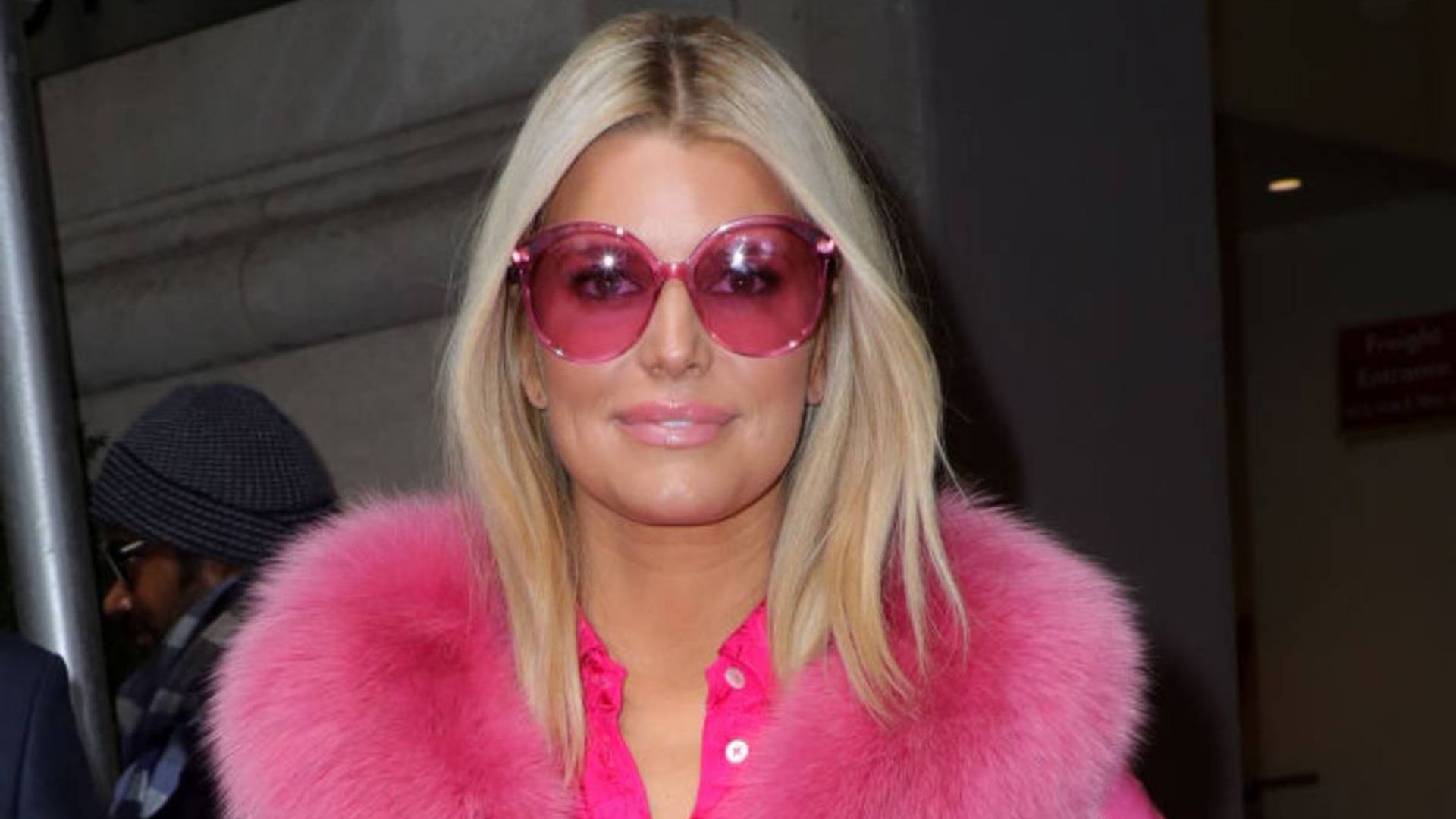 Jessica Simpson wows fans in figure-flattering outfit alongside her children