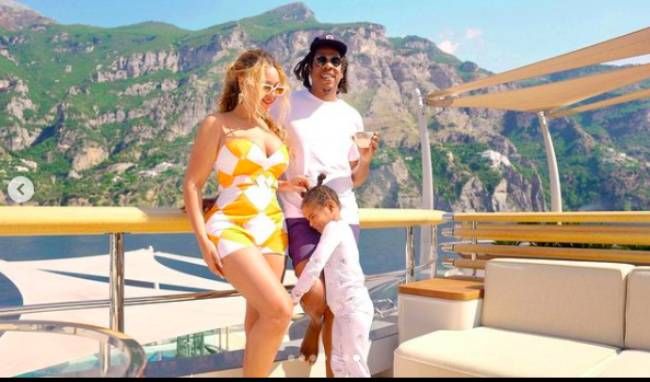 beyonce-daughter-rumi-family-vacation-photo