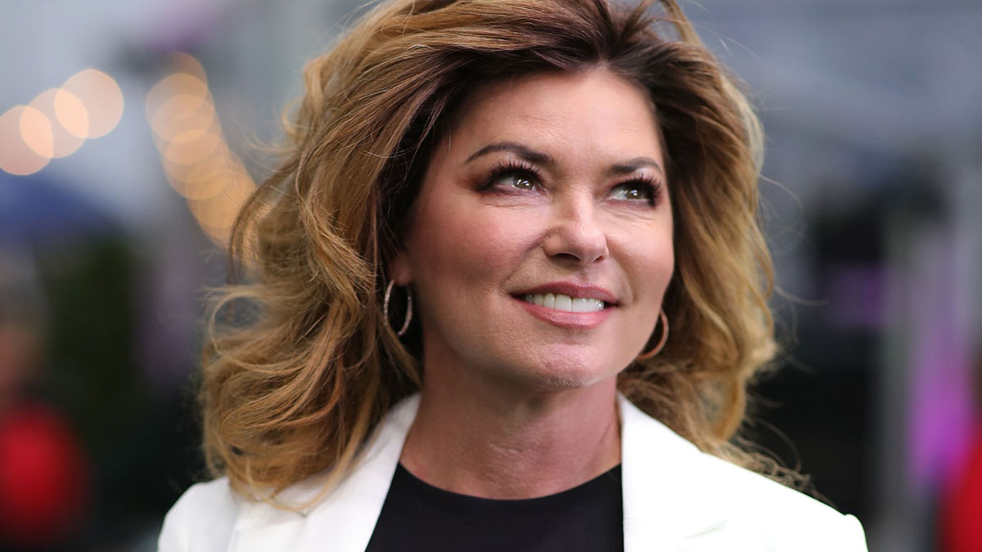Shania Twain stuns fans with low-key appearance in cozy Christmas photo