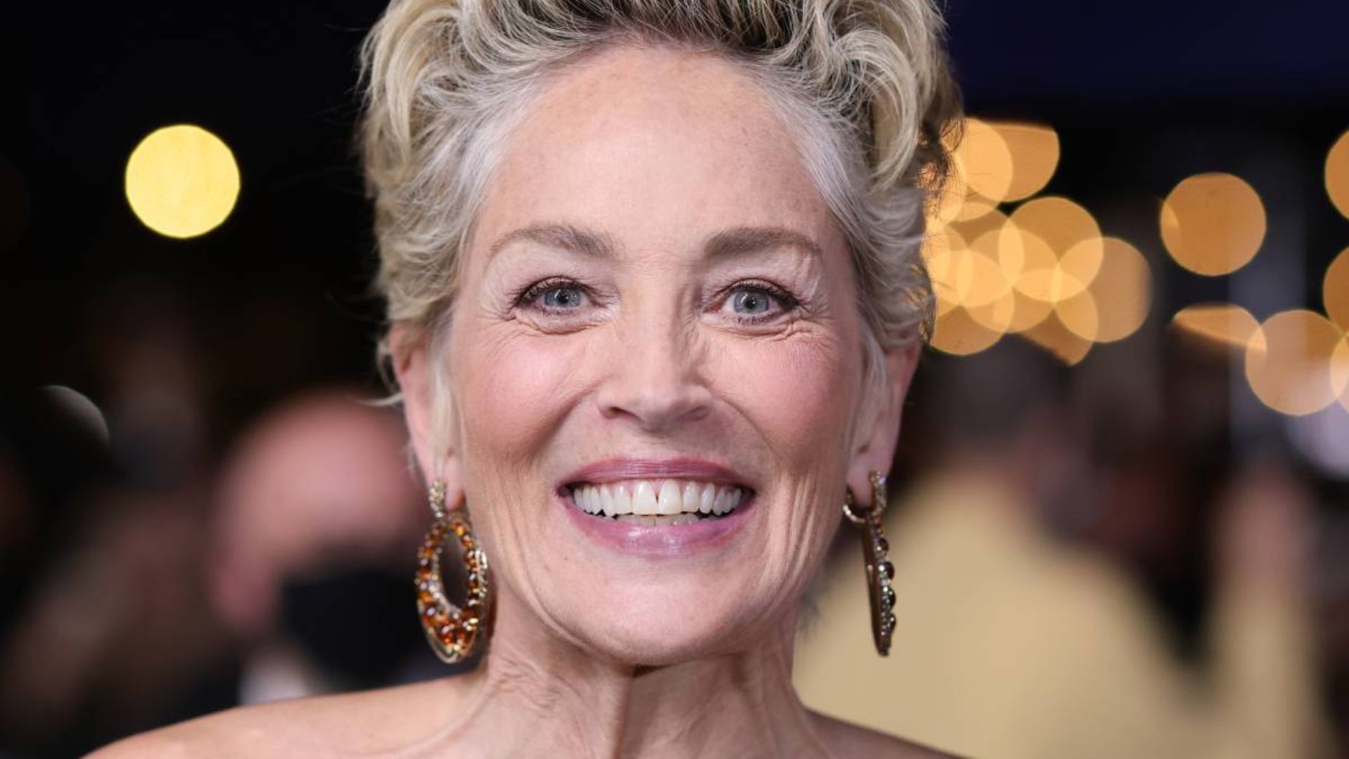 Sharon Stone showcases her natural beauty in flawless beach selfie