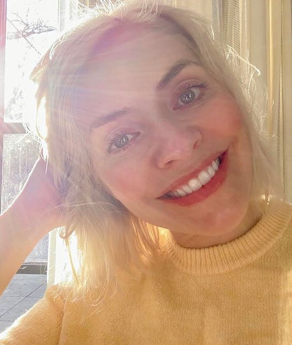 holly-willoughby-smile