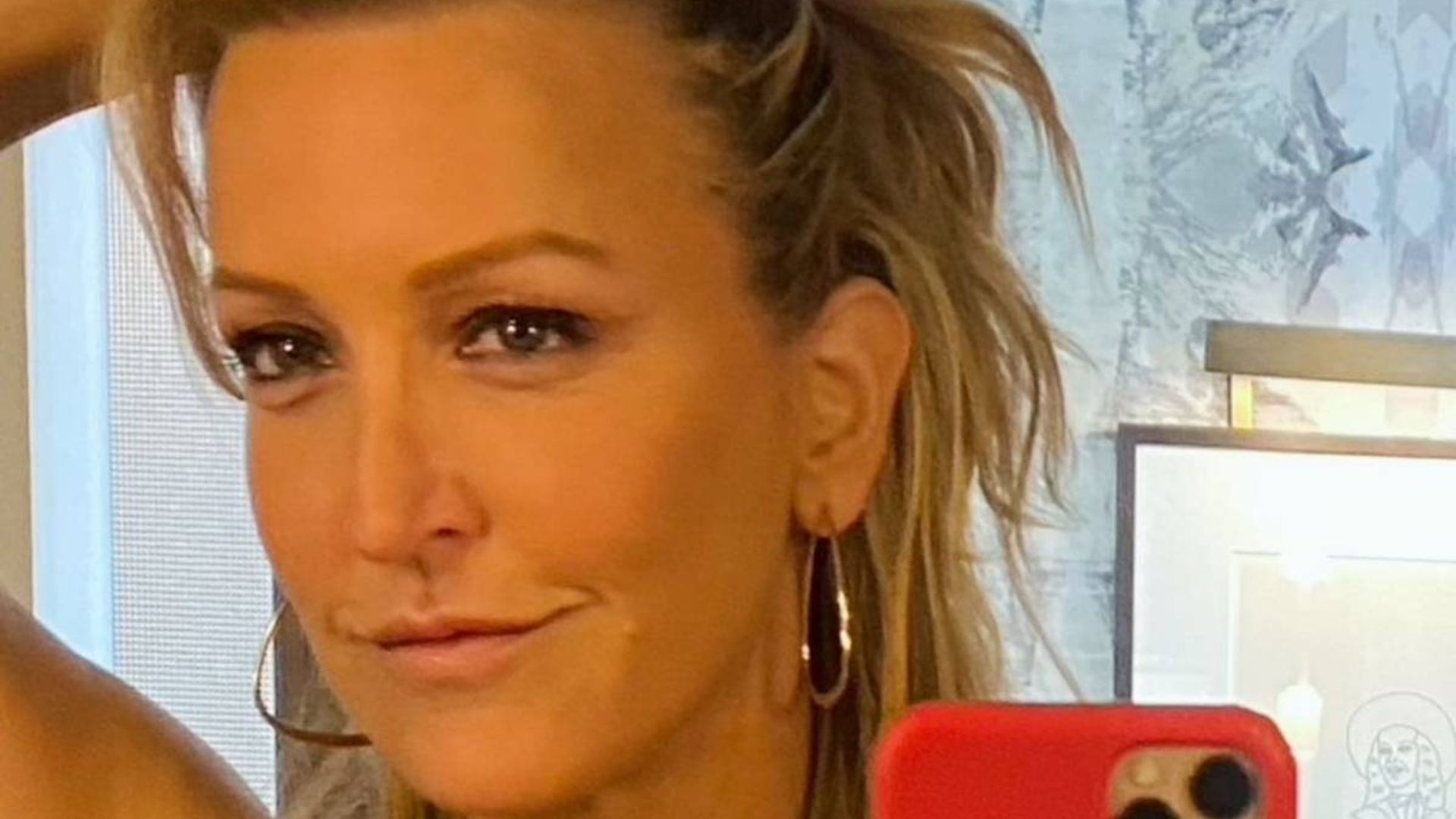 Lara Spencer posts stunning new selfie and fans zoom in on the same detail