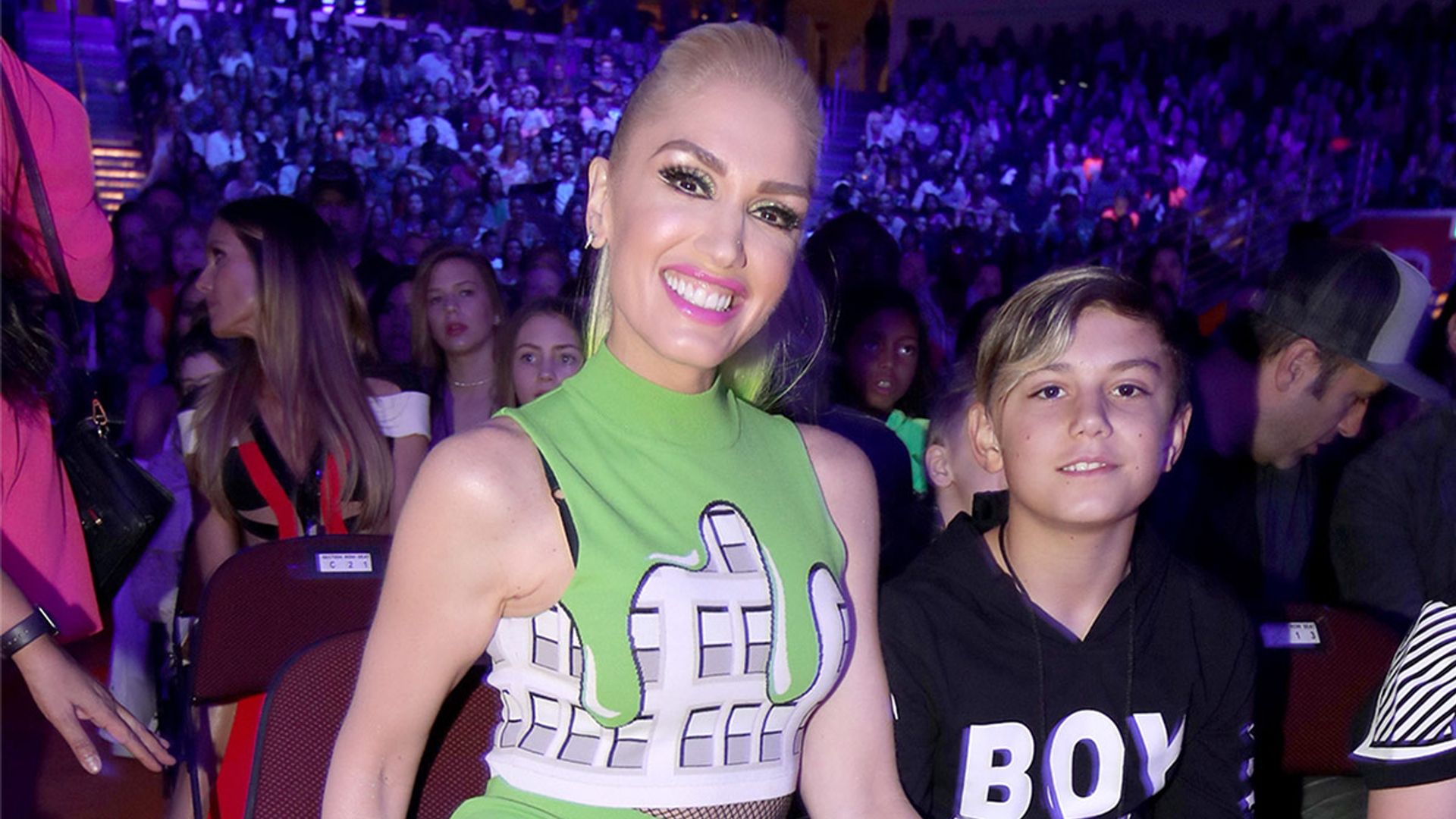 gwen-stefani-and-son-kingston-at-event-wearing-green