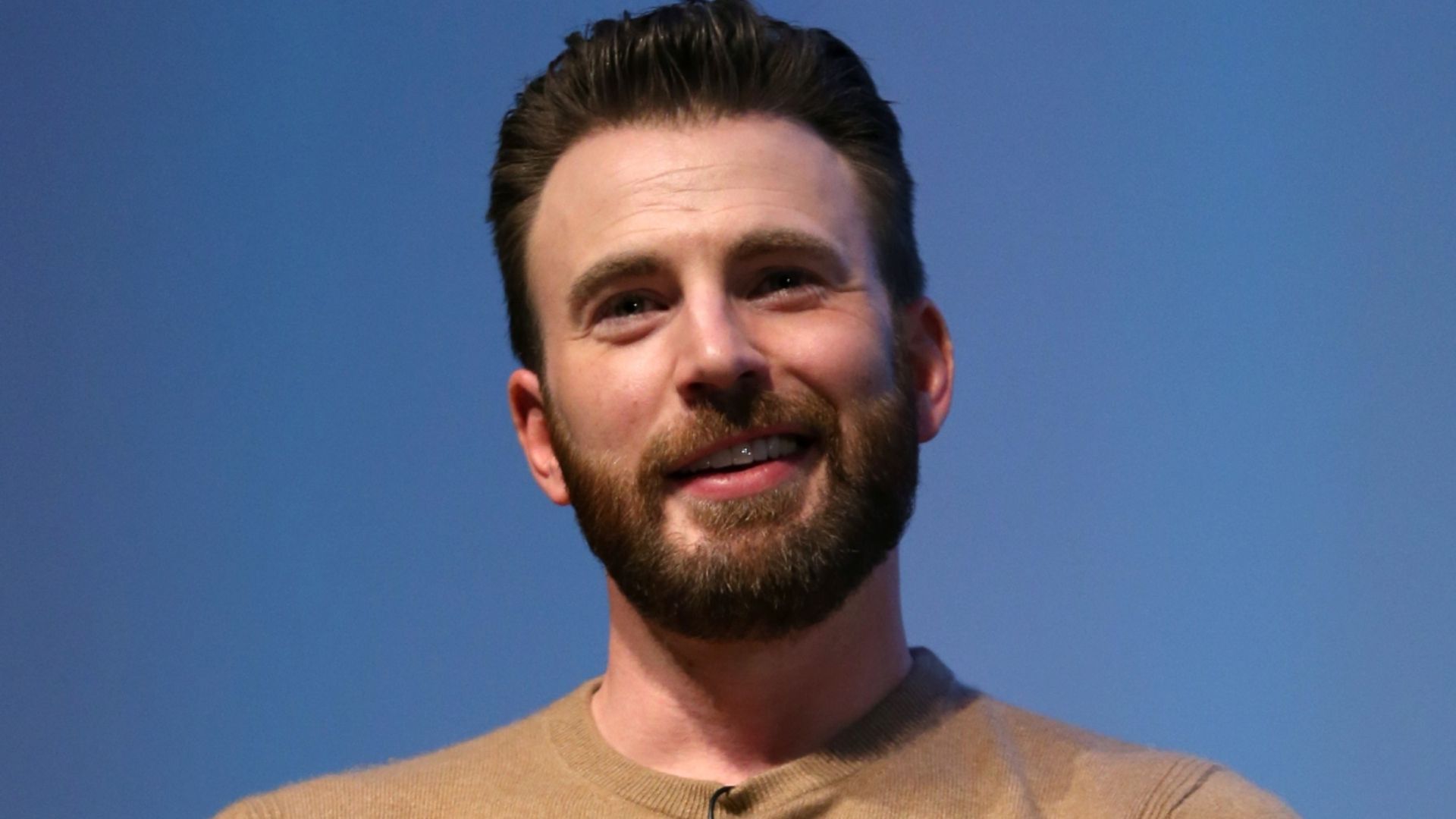 Chris Evans gets fans talking with his very rare selfie