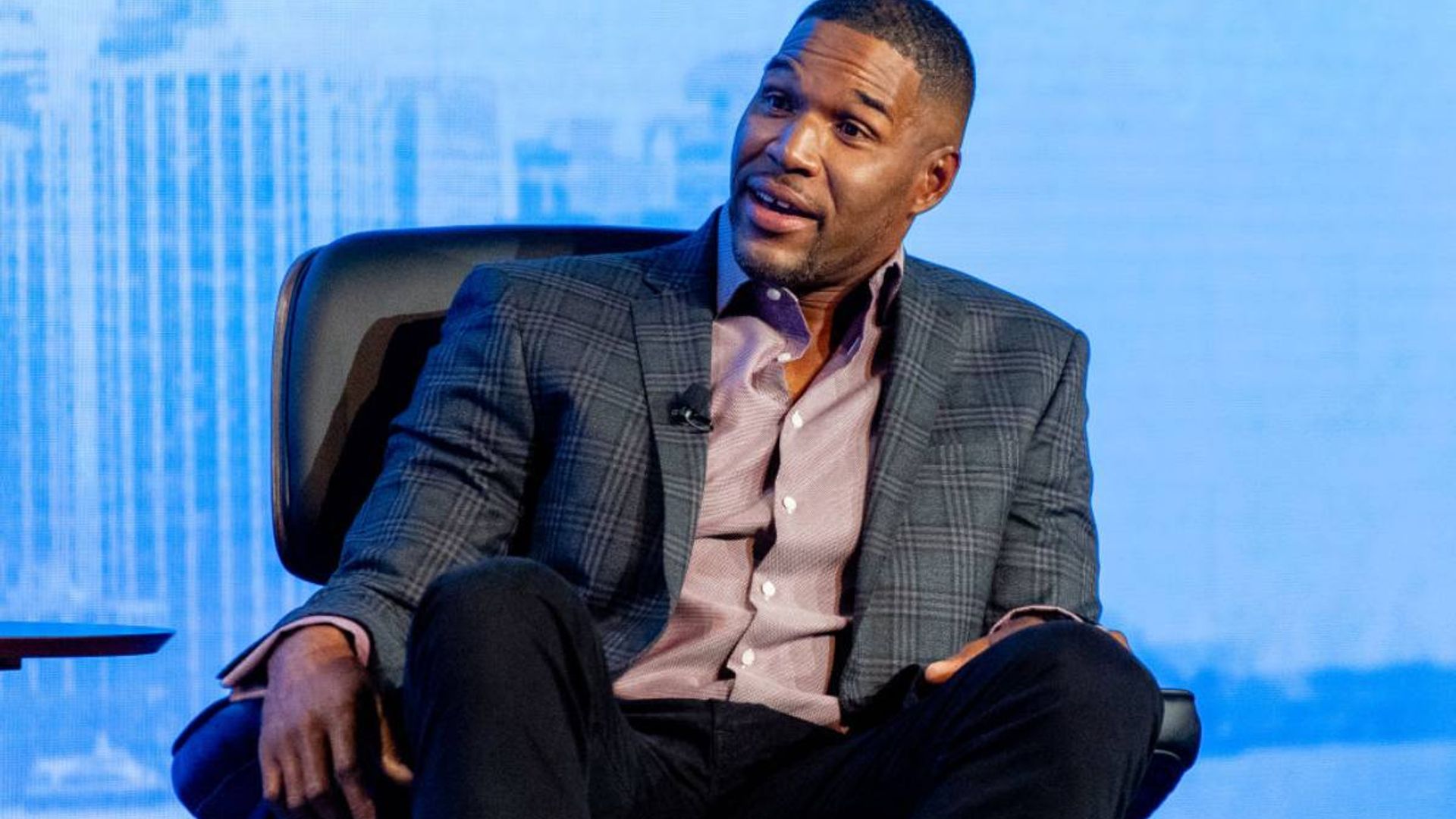Michael Strahan looks so different in throwback photo which turns heads