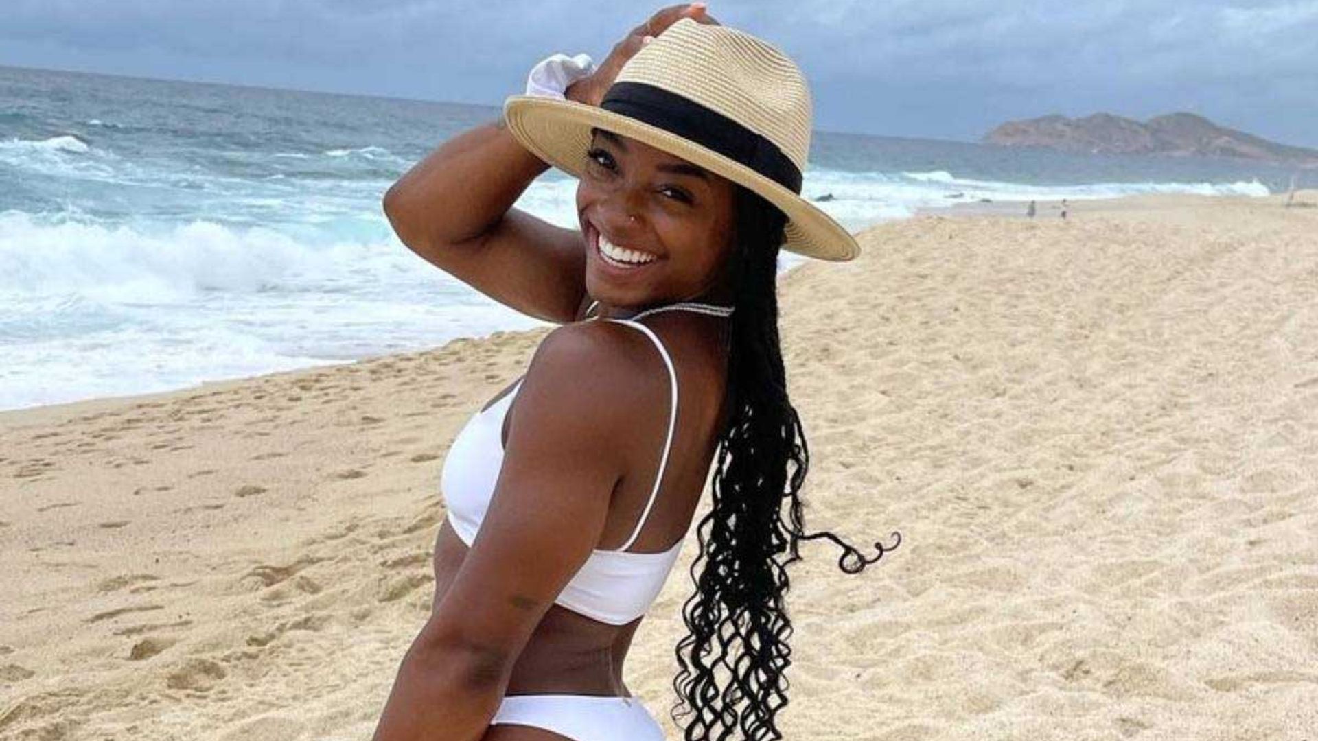 Simone Biles looks so in love in dreamy vacation photos with fiance Jonathan Owens