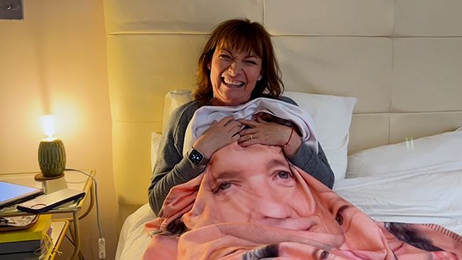 lorraine-kelly-bed-with-blanket