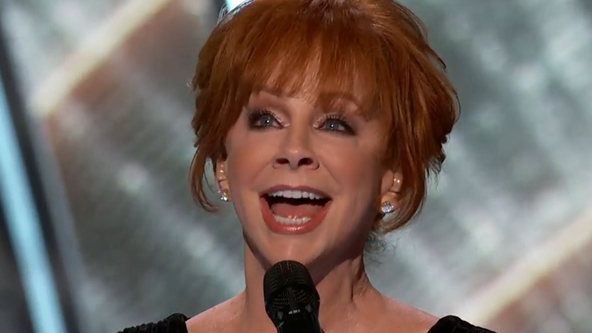 Reba McEntire leaves audience in tears after 'emotional' Oscars performance