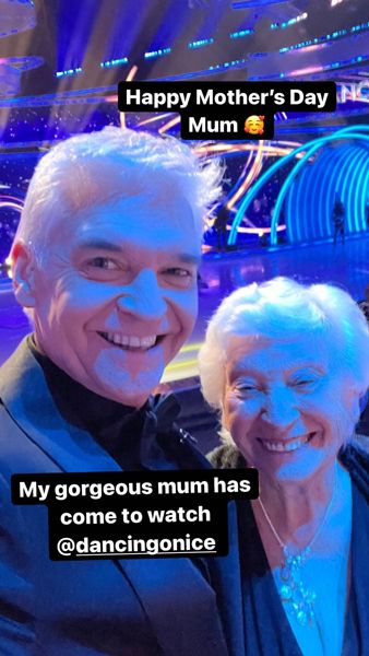 phillip-schofield-with-mum-dancing-on-ice-finale