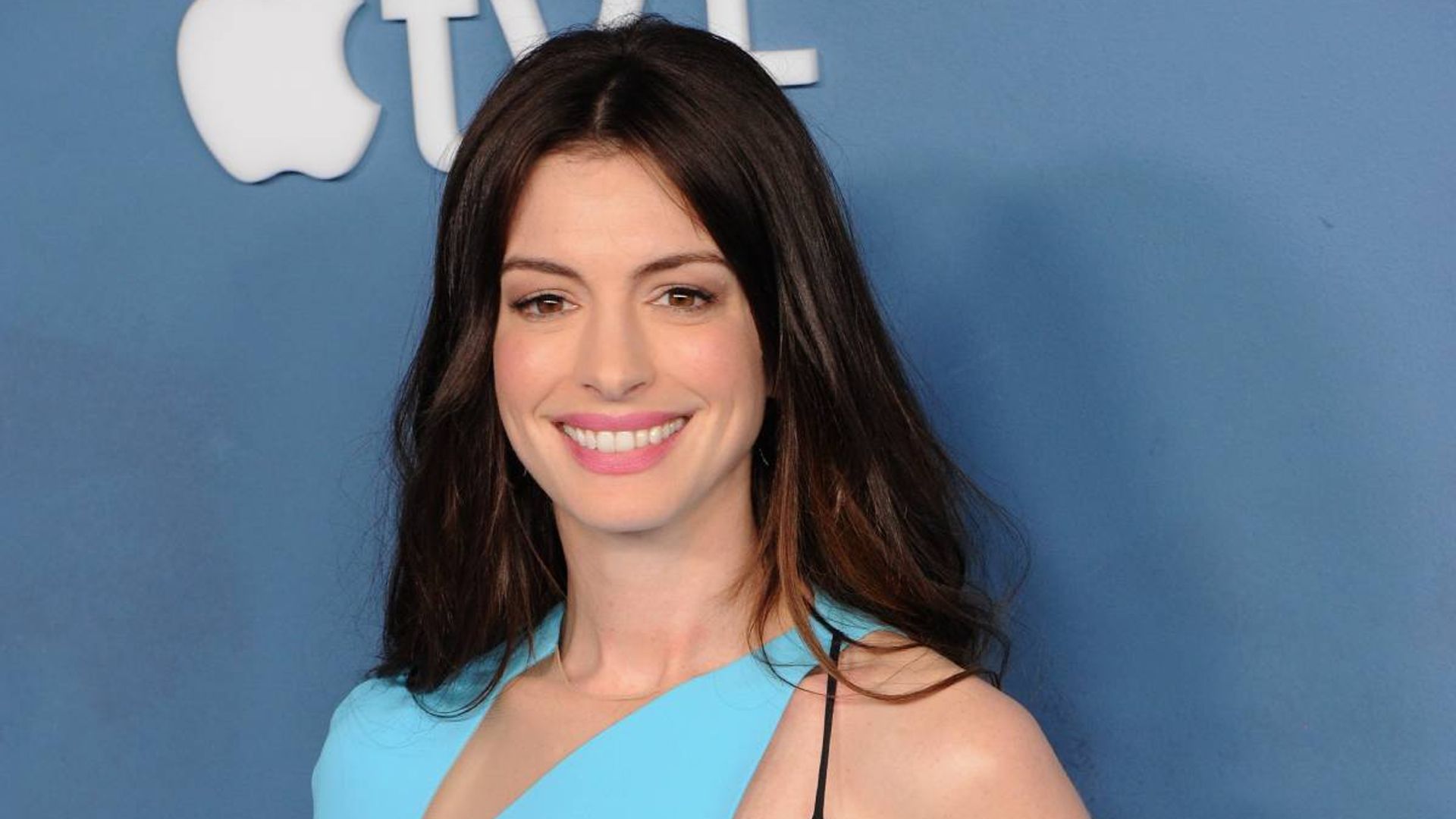 Anne Hathaway pays heartwarming tribute to Jessica Chastain following Oscar win