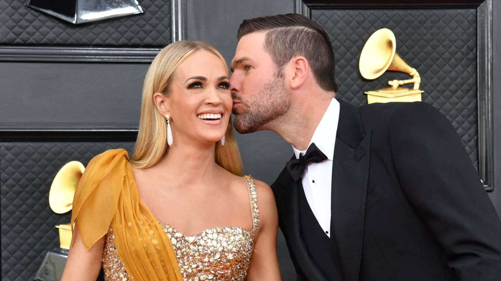 carrie-underwood-mike-fisher-family-grammys