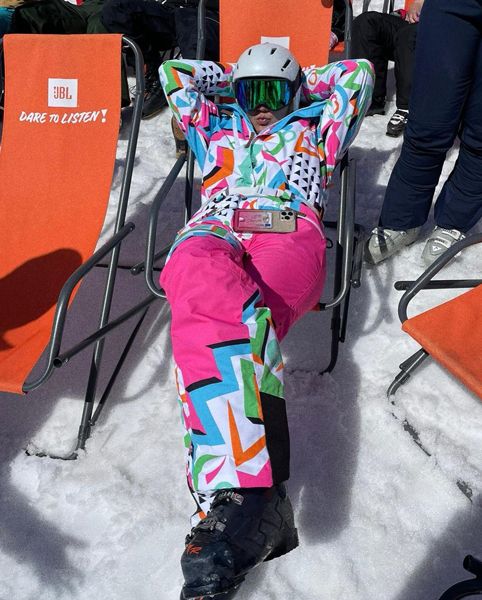 tilly-ramsay-rocks-stunning-90s-ski-suit