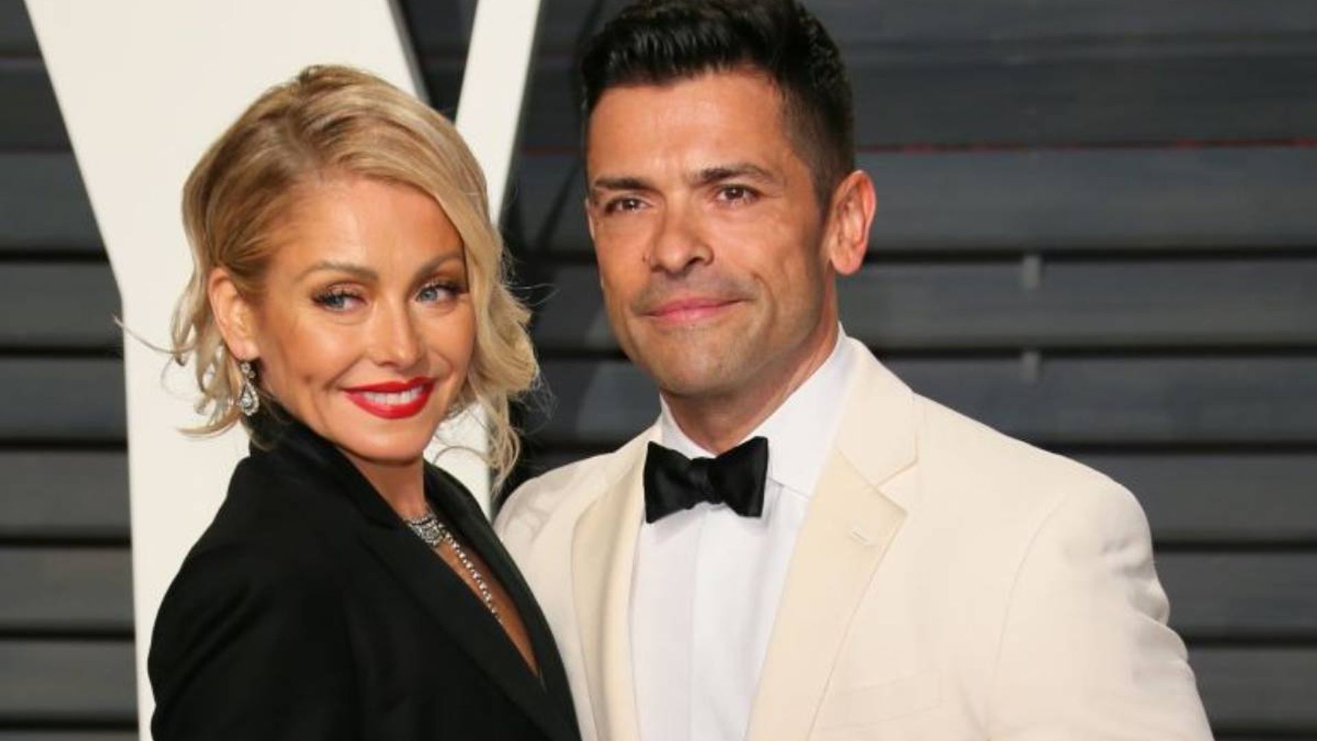Kelly Ripa stuns fans with beautiful new photo featuring all three of her children