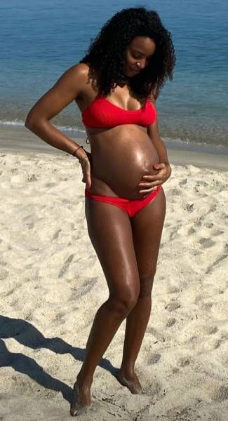kelly-rowland-pregnant-baby-bump-bikini