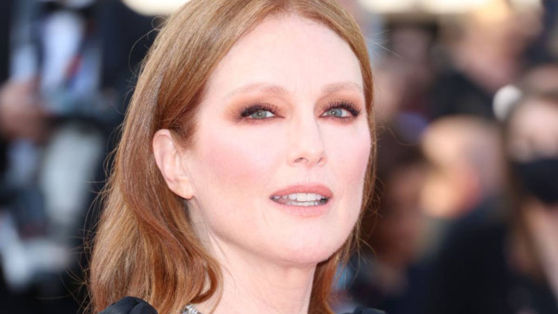 Julianne Moore stops fans in their tracks with radiant new photos