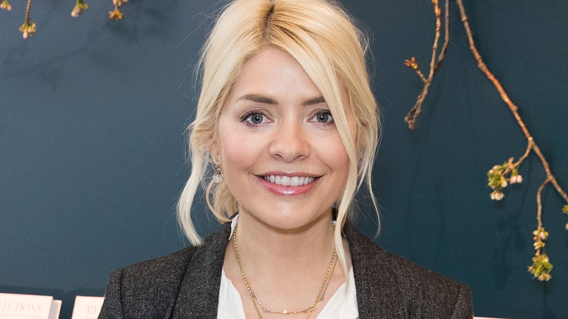 This Morning's Holly Willoughby sparks reaction with stunning new photo of lookalike mum